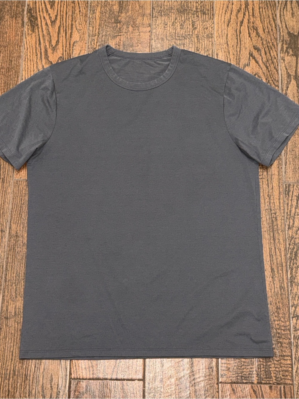 Lululemon 5 Year Basic Tee Mens Grey Short Sleeve Crew T Shirt Size. Medium